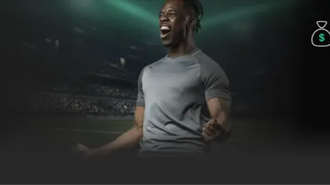 “安东尼背后铲球被红牌罚下，恐缺席皇马之战！”